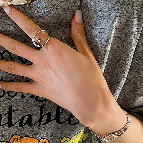 Sterling Silver Zircon Statement Ring - Picture 4 of 6